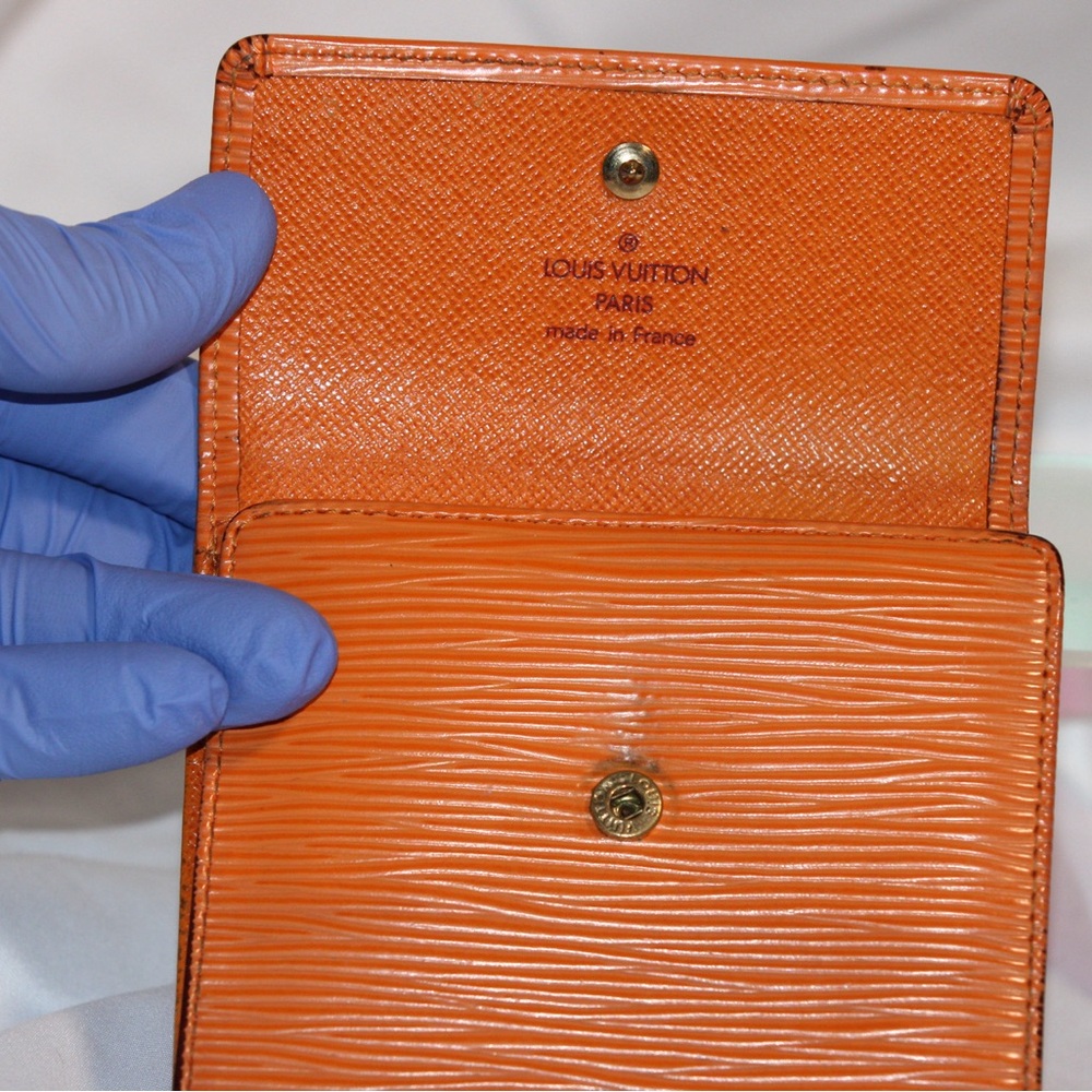 Vintage Louis Vuitton Bifold Wallet - RARE ! Slight darkening on one corner.